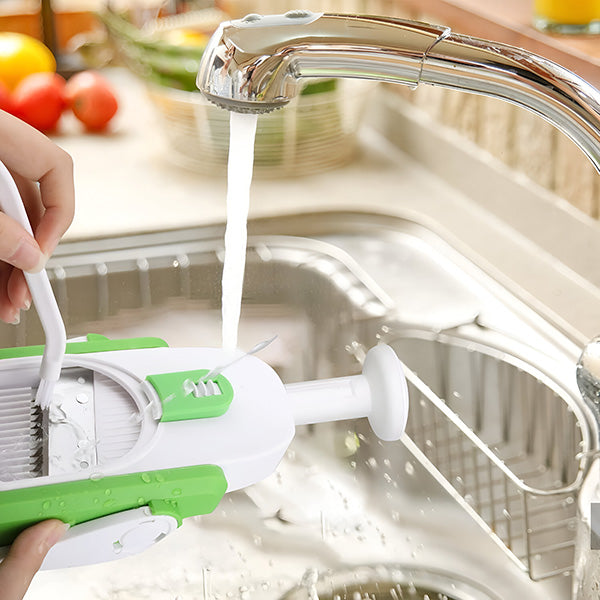 Multifunctional fruit and vegetable slicer