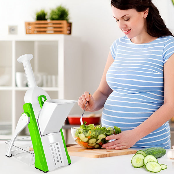 Multifunctional fruit and vegetable slicer